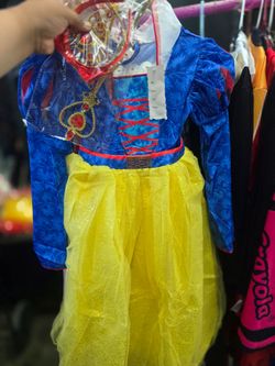 Snowwhite girls costume With accesories new  sz 4/6 halloween new