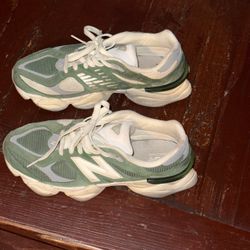 New Balance 9060 Sneakers Green size 9