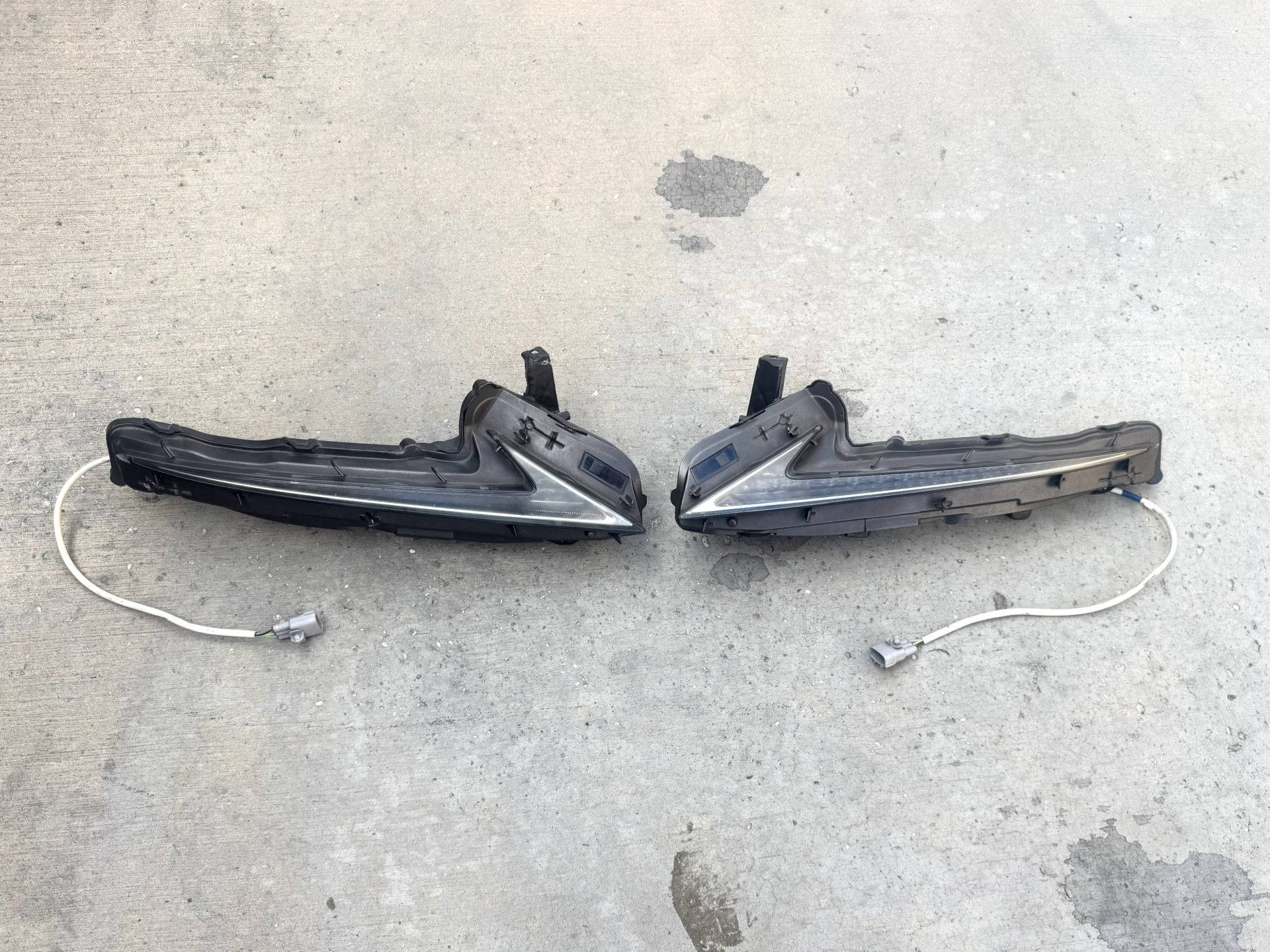 2014 - 2016 LEXUS IS200t / IS300 DAYTIME RUNNING LIGHT PAIR OEM