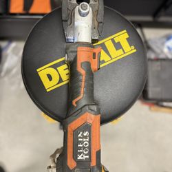  Dewalt 20V powered Klein Tools BAT20-7T