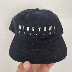 Vintage Nike Niketown Chicago Strapback White Tag Black