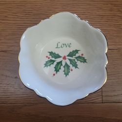 Lenox American by Design 'Holiday' Pattern Round Fluted 'LOVE' Small Round Bowl