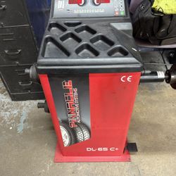 Whee Balancer Machine