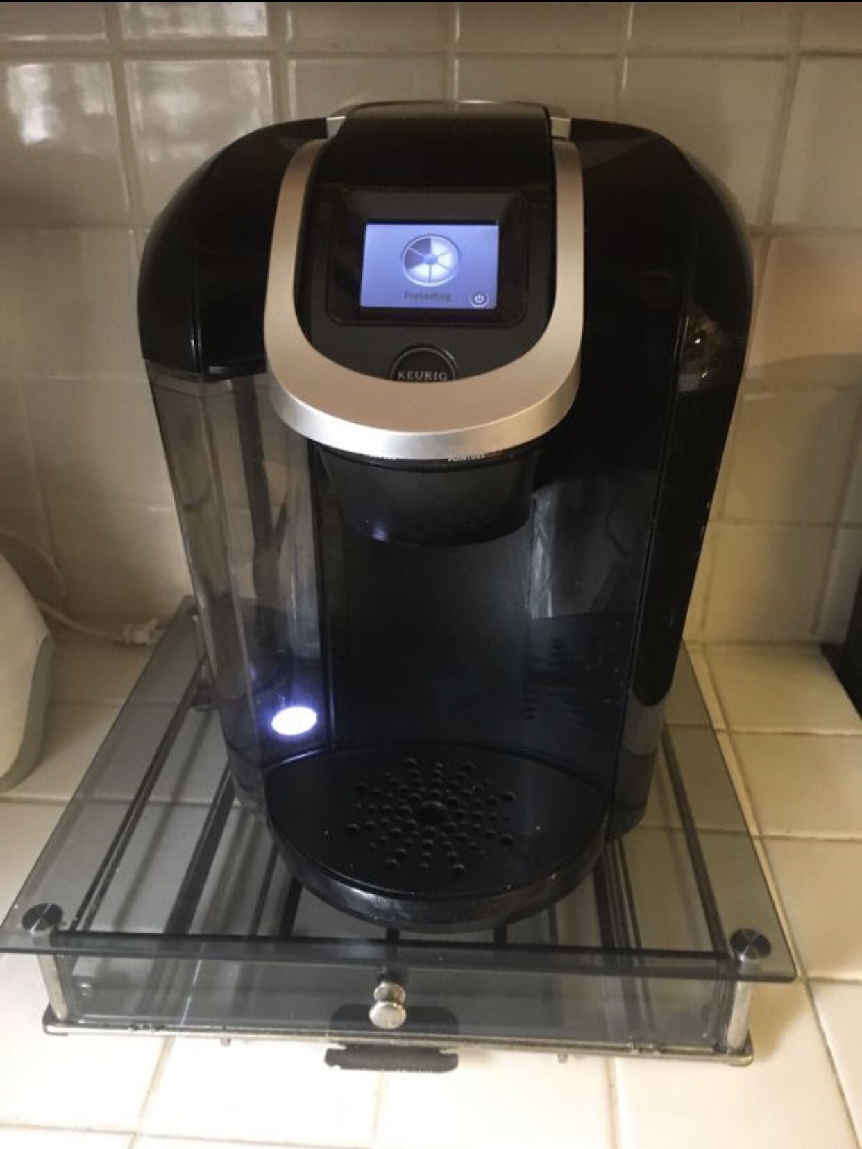 Keurig 2.0 pod coffee maker with glass pod holder