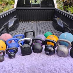 KETTLEBELLS  AVAILABLE : 8s 9s 10s  15s  25s  30s  35s  44s  45s  50s  53s  63s  97s  100s  106s  124s  &  MEDICINE BALLS  :  7 LB. /  8 LB. / 15  LB.