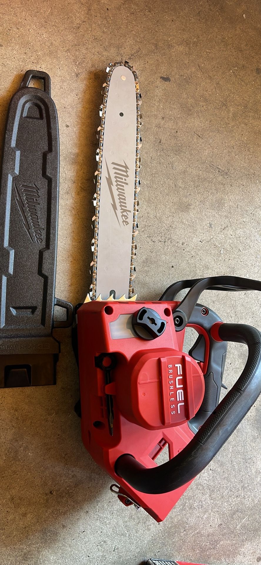 Milwaukee M18 FUEL Chainsaw 14”