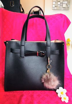Brand New H&M Tote Bag With Keychain Bolso Nuevo . Condition is New with tags. Super casual and elegant Black Bag Brand New with tag ! Coming with a