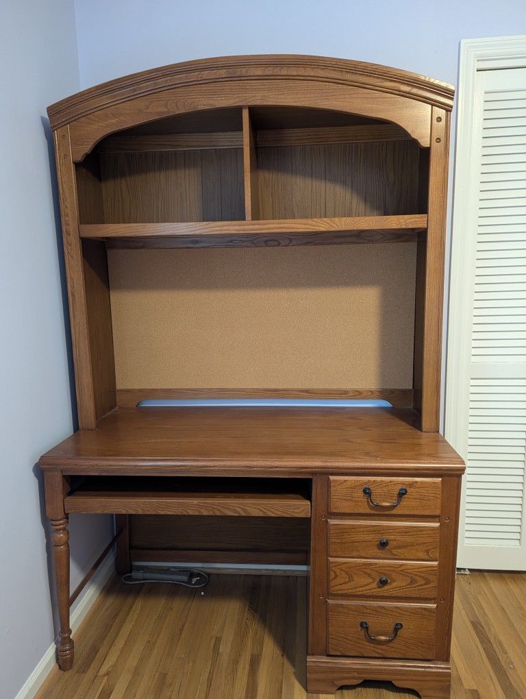 Desk with removable hutch