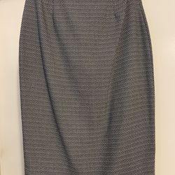 Classic Pencil Skirt For Women . In Good Condition 