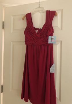 Size 6 dress never been worn. Still has tags on. Zipper back