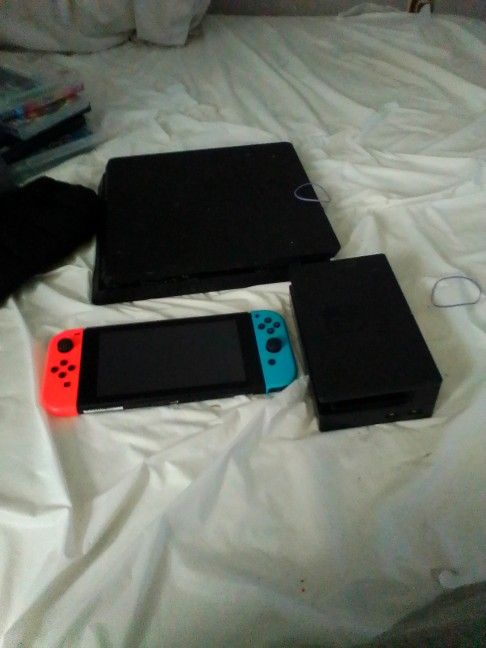 First Gen Nintendo Switch With A Ps4 (No Controller)