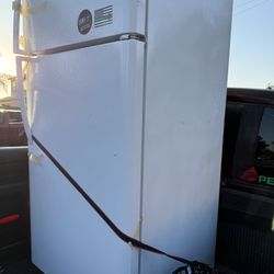 Frigidaire Refrigerator 
