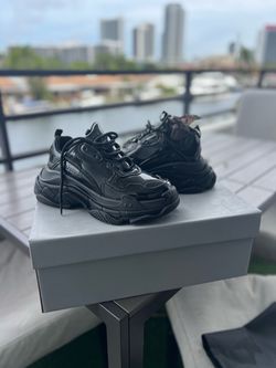 Balenciaga patent triple S size 39