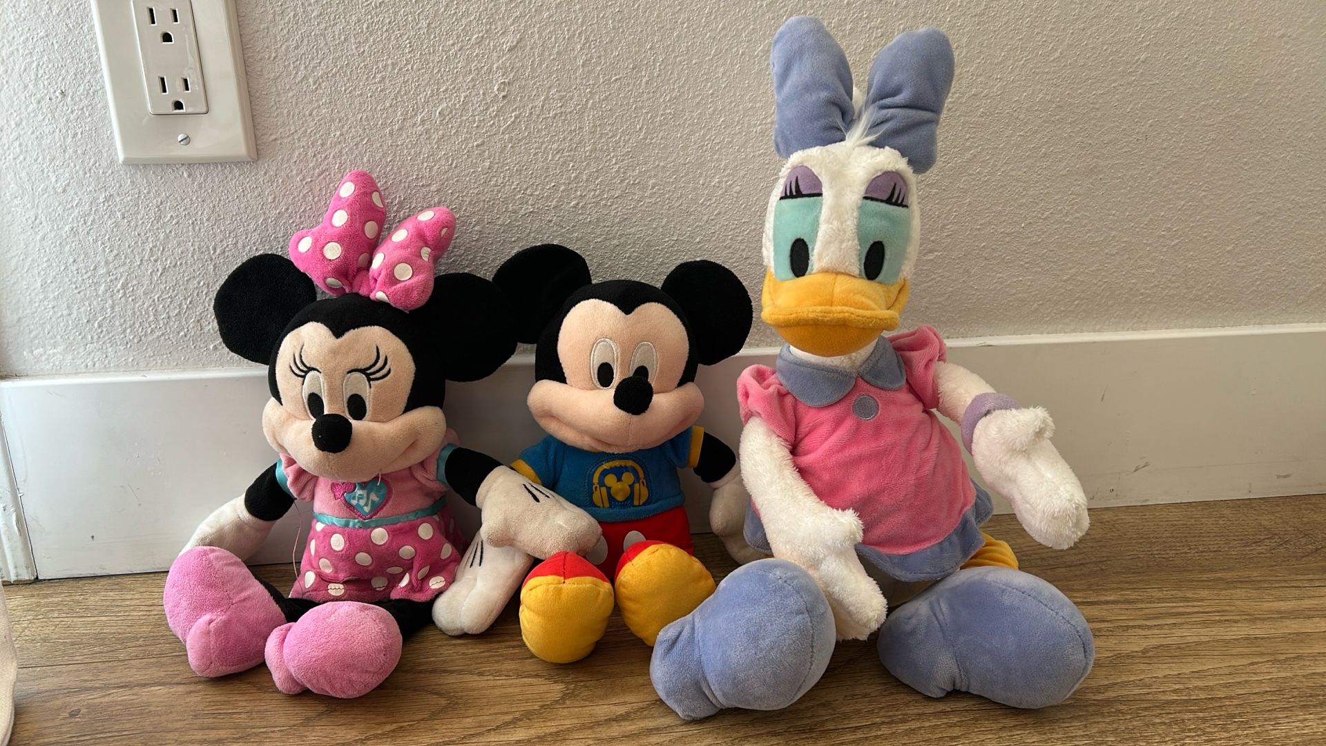 Collectable Disney Mickey Mouse & Minnie Club House Singing Plushies & Daisy Duck Plush