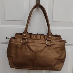 Leather Handbag...Will NOT Respond To Is This Available 