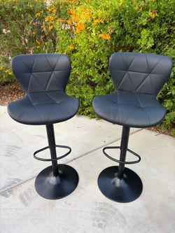 2 Black Barstools