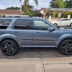 (10) Mercury Mariner, Clean Title, Registered, Smogged, 22"rims, Reliable Transportation, Gas Saver