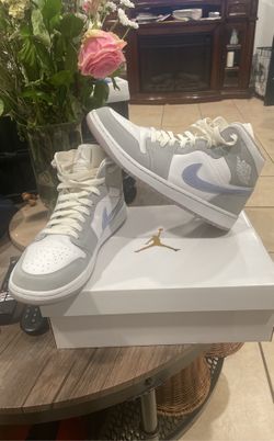WMNS AIR JORDAN 1 MID