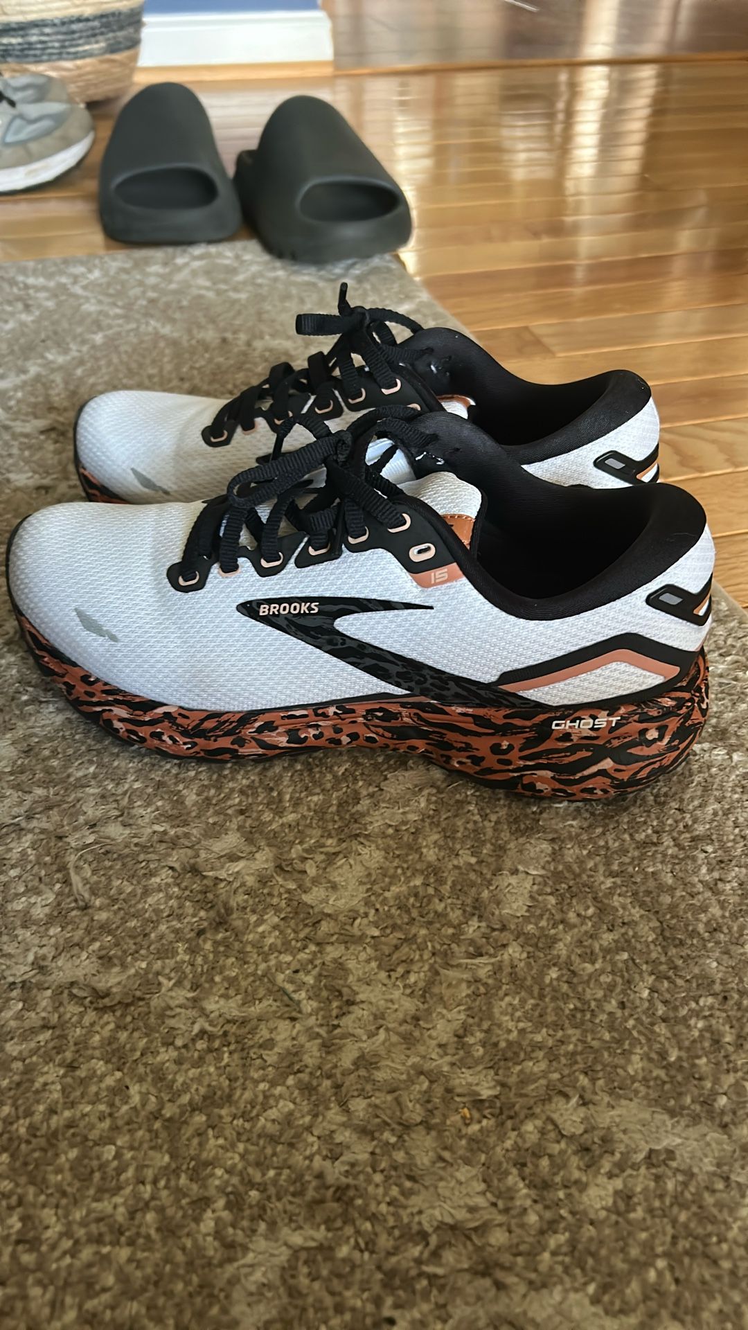 Ghost Brooks Size 9 Women’s 