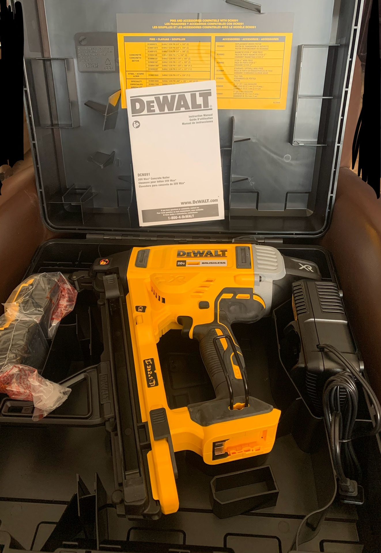 Magazine Cordless Concrete Nailer Kit