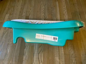 The First Years Bathing Tub For Infants And Toddlers