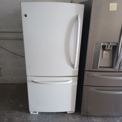 30 Wide White Refrigerator, Bottom Freezer White 30 Wide Refrigerator 