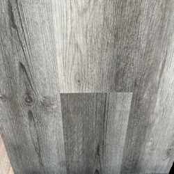 Vinyl Flooring 5 Colores $2.20 Sqf Puedes Pasar A Ver.       3120 Paseo Mercado Unit # 106
