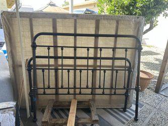 Queen Bed Frame, Douvet, Box spring
