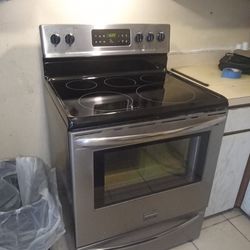 Frigidaire Gallery Hardly Got Used Glass Top Stove In Oven Works Excellent Three Prong Cord Clean For Sale In Pine Hills 375