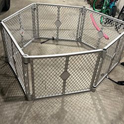 Baby/dog Gate/enclosure 