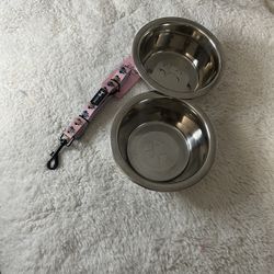 necklace and food cups