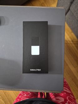 Galaxy Zflip 5 Box