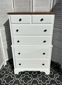 6 Drawer White Dresser With a Dark Stained Top