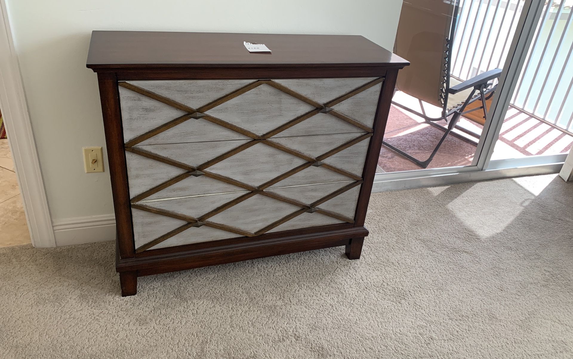 Three drawers dresser