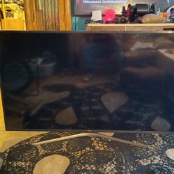 Samsung Smart TV 65 In Selling It