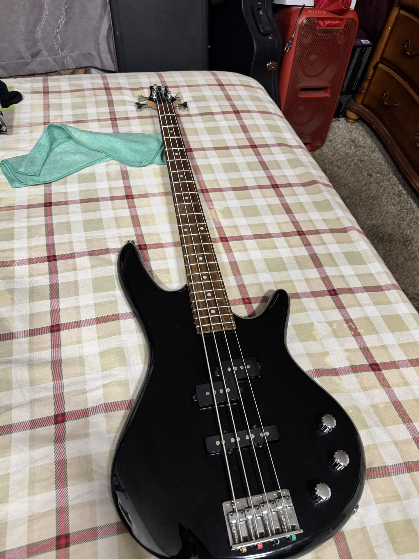 Bass Guitar (bajo)