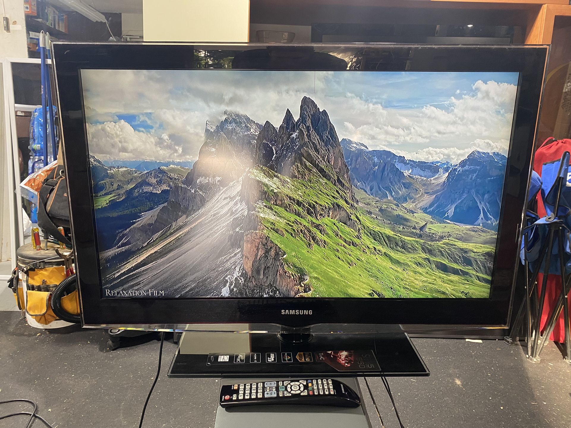 📺 Samsung 37" Full HD LCD TV (Model LN37B550K1F) – 1080p, 4 HDMI, USB