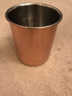 Bronze utensil holder