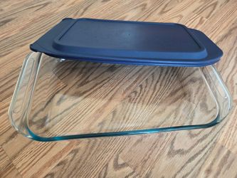 Pyrex Glass Baking Dish With Plastic Lid