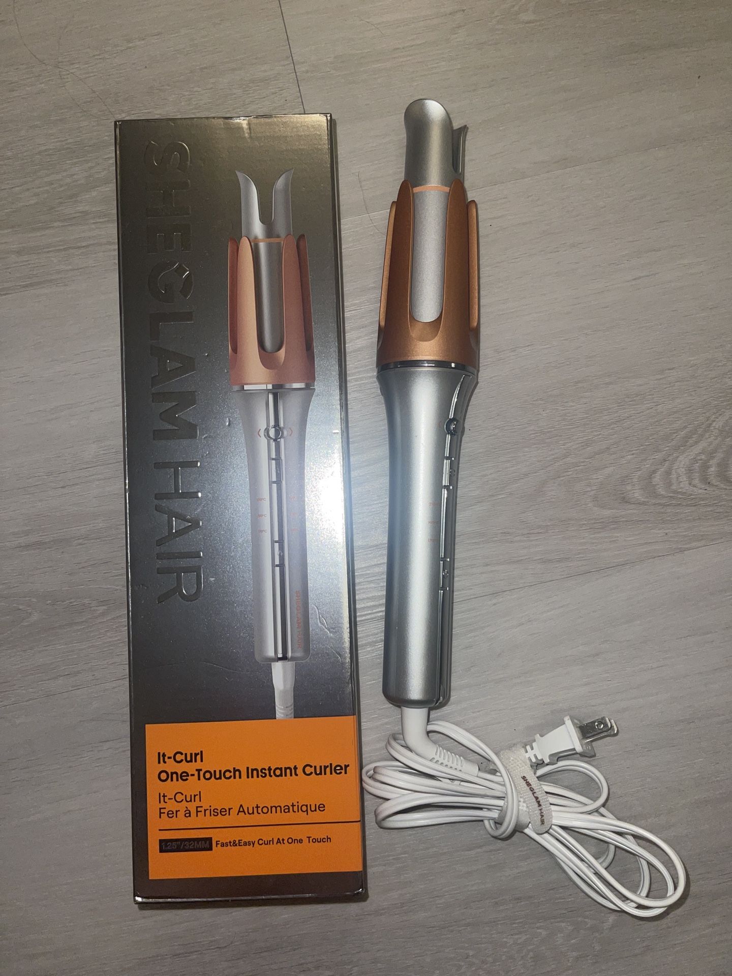 She glam hair, it curl one touch instant curler