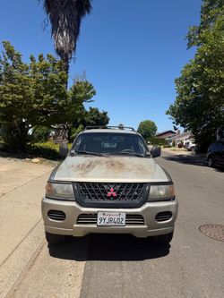 Mitsubishi Montero Sport LS 2000