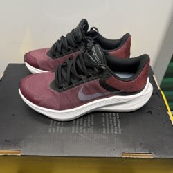 Nike Zoom Winflo  Women’s Size 6 Sneakers  Burgundy Dark Beetroot/CW3421-600