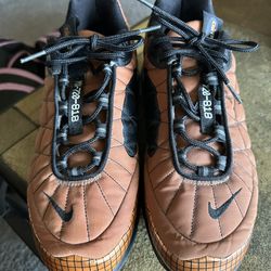 Nike Air Max Shoes. 720-818 Black Metallic Copper Size 10