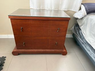 Dresser