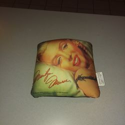 10" X 10" MARILYN MONROE THROW PILLOW NEW WITHOUT TAGS