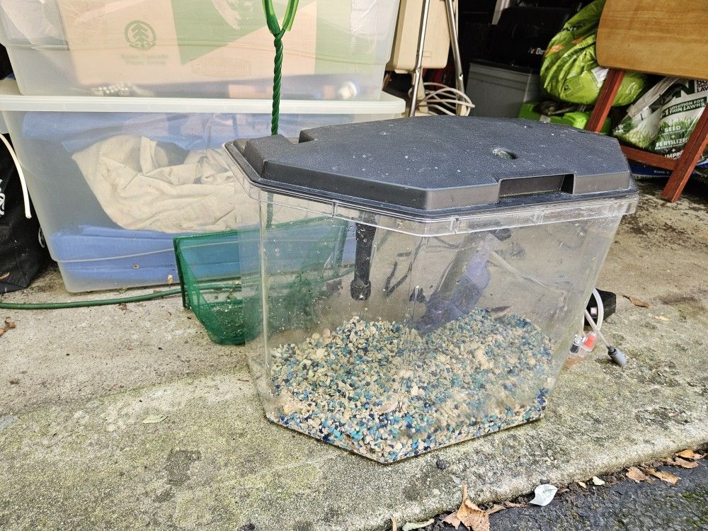 Shaped 6.7 Gallon Acrylic Fish Tank.