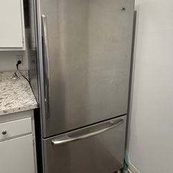 Maytag  refrigerator (no delivery must pick up)