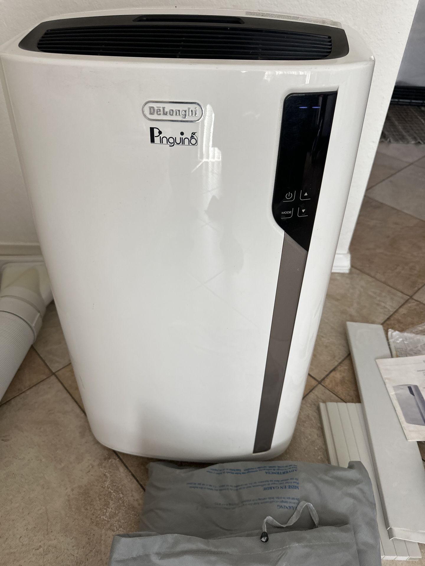 DeLonghi Pinguino Portable Air Conditioner (EL275 Series) – Includes All Accessories!