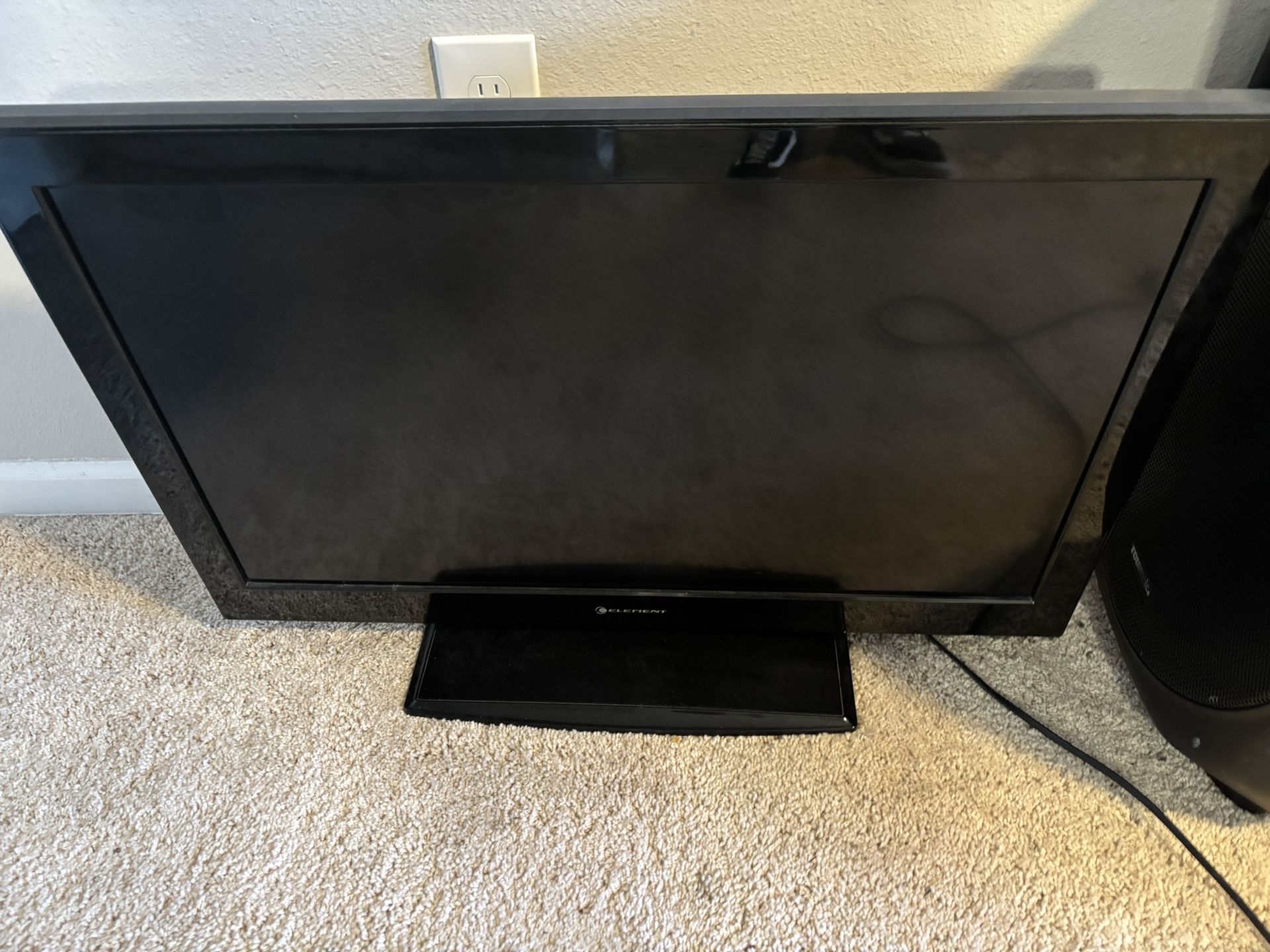 32 " Element LCD TV