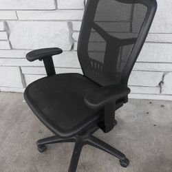 Mesh Office Desk Chair Fully Adjustable Good Condition And Quality